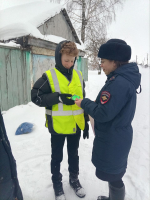 Сотрудники Госавтоинспекции Башмаковского района, совместно с представителями системы профилактики администрации Башмаковского района напомнили детям и их родителям о безопасном поведении в зимний период